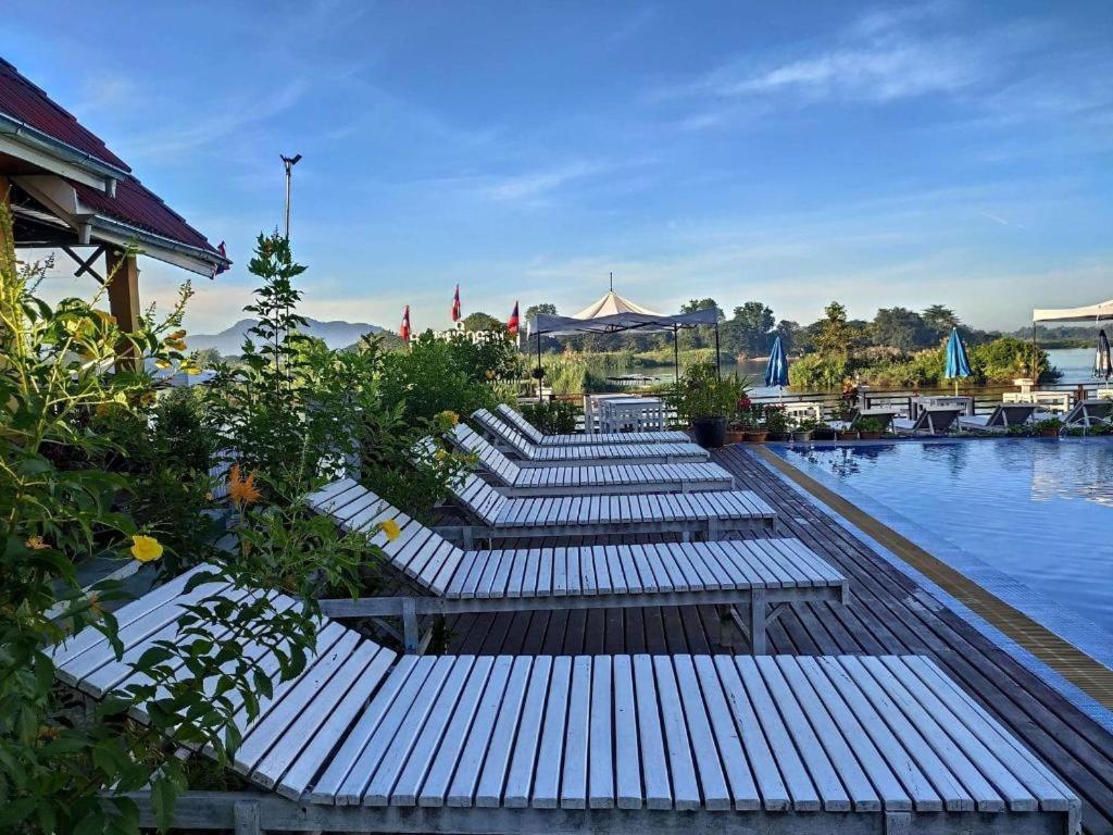 唐德特黄金酒店 Muang Không 外观 照片